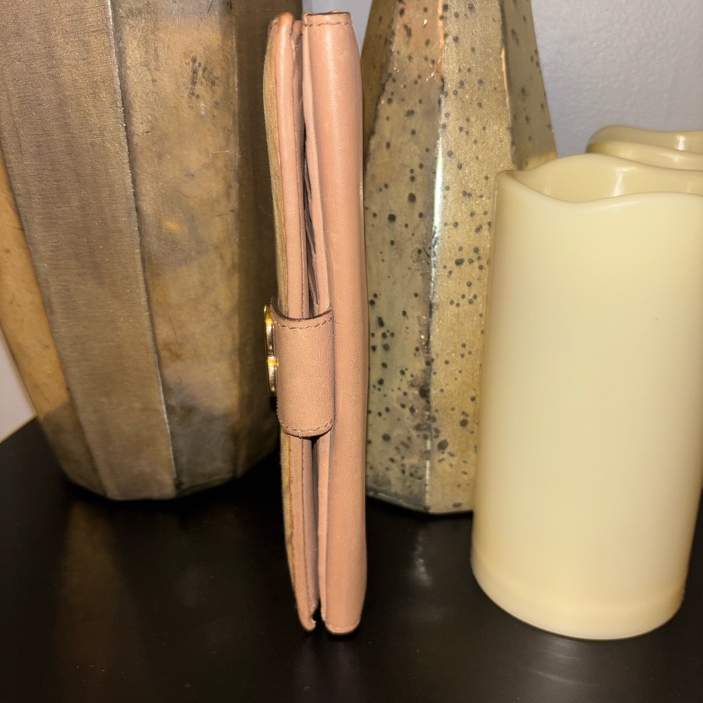 Gucci Tan, Plush Pink and  Gold Wallet - Picture 5 of 7